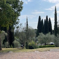 Foto diambil di Vittoriale degli Italiani oleh Marco M. L. pada 9/18/2021