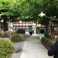 Foto diambil di Restaurant Oberer Mönchhof oleh Achim B. pada 5/9/2019