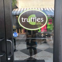 8/23/2018 tarihinde Charles S.ziyaretçi tarafından Truffles Cafe'de çekilen fotoğraf