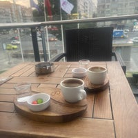 Das Foto wurde bei Shatilli Cafe Xtra von Murat am 9/2/2023 aufgenommen