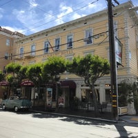 Foto tirada no(a) The San Remo Hotel por Nathalie L. em 5/25/2017