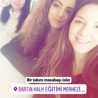 Das Foto wurde bei Bartın Halk Eğitim Merkezi von Ece S. am 12/11/2017 aufgenommen