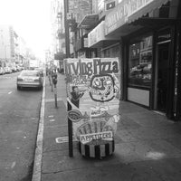 2/14/2013にKasidit P.がIrving Pizzaで撮った写真