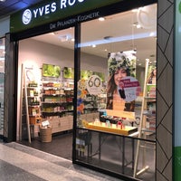 Photo taken at Yves Rocher by Beate P. on 3/9/2019