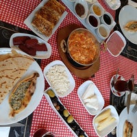 Das Foto wurde bei Meşale Cafe &amp;amp; Restaurant von Aslı Y. am 1/5/2020 aufgenommen