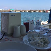 Foto scattata a Assos Yıldız Balık Restaurant da Kaan K. il 4/26/2015