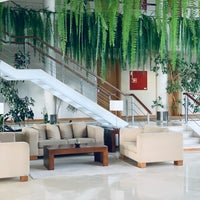 Foto diambil di Caloura Hotel Resort oleh Alanood pada 1/7/2020