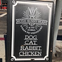 8/11/2017 tarihinde Jason C.ziyaretçi tarafından Rosie Bunny Bean Urban Pet Provisions'de çekilen fotoğraf