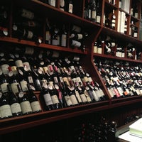 รูปภาพถ่ายที่ Royal Wine Merchants โดย Steven เมื่อ 3/1/2013