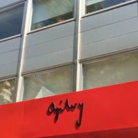 Photo taken at Ogilvy &amp;amp; Mather by Catarina V. on 7/14/2015