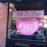 1/13/2014 tarihinde The Pink Tea Cupziyaretçi tarafından The Pink Tea Cup'de çekilen fotoğraf