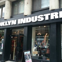 Photo taken at Brooklyn Industries by Manabu K. on 10/10/2014