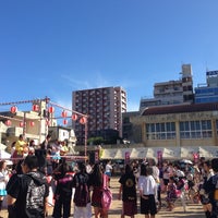 Photo taken at 那覇市立 久茂地小学校 by Maiko A. on 7/20/2014
