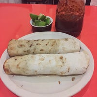 Foto diambil di Tacos Árabes Tony oleh Victor R. pada 4/27/2016