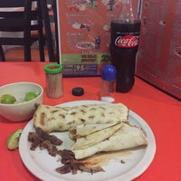5/25/2016 tarihinde Victor R.ziyaretçi tarafından Tacos Árabes Tony'de çekilen fotoğraf