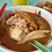 Photo taken at Heng Kee Curry Chicken Noodles by Gene S. on 5/27/2023