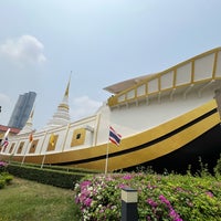 Photo taken at Wat Yannawa by Thitipong s. on 4/14/2023