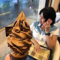 Photo taken at Godiva by Thitipong s. on 4/13/2018