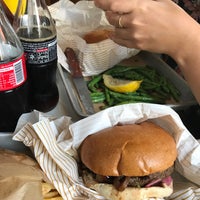 รูปภาพถ่ายที่ America Burgers โดย ori e. เมื่อ 7/20/2017