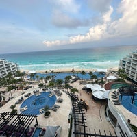 Foto diambil di Hard Rock Hotel Cancún oleh Wilo M. pada 9/3/2023