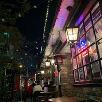 Photo taken at Ye Olde King&amp;#39;s Head by Hasan Y. on 1/2/2023