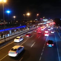 Photo taken at Topkapı Metrobüs Durağı by γαμζε 🇬🇷 Ε. on 10/23/2019