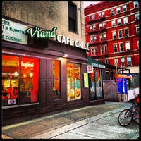 Foto tirada no(a) Viand CAFE &amp;amp; GRILL por PHUDE-nyc em 7/18/2014