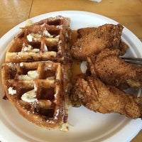 6/7/2015 tarihinde Dwight B.ziyaretçi tarafından Nate&amp;#39;s Wings &amp;amp; Waffles'de çekilen fotoğraf