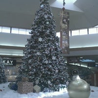 Снимок сделан в Central Mall пользователем Carmen T. 12/2/2012