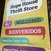 รูปภาพถ่ายที่ Hope House Thrift Shop โดย Ashley S. เมื่อ 6/9/2016