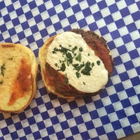 รูปภาพถ่ายที่ Boardwalk Fresh Burgers and Fries โดย Jesse B. เมื่อ 5/23/2014
