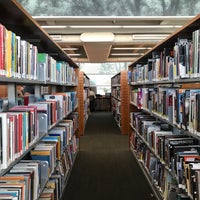 9/25/2019에 Yesh Y.님이 Toronto Public Library - Bloor Gladstone Branch에서 찍은 사진