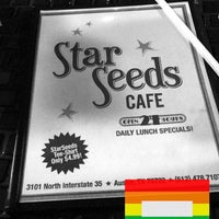 Foto tomada en Star Seeds Cafe  por Trevor O. el 6/27/2015