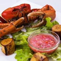 Foto scattata a Island Crab Seafood da Island Crab Seafood il 3/9/2015