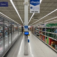 Das Foto wurde bei Walmart Supercentre von Дмитрий Ч. am 9/20/2022 aufgenommen