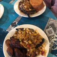 Das Foto wurde bei Yassa African Restaurant von Alina S. am 12/2/2018 aufgenommen