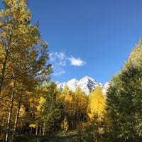 Photo taken at Maroon Bells Guide &amp;amp; Outfitters by Yao L. on 9/24/2017