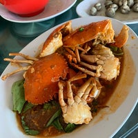Photo taken at Kang Kao Seafood (十八丁港口海鲜楼) by SwINg P. on 7/11/2020