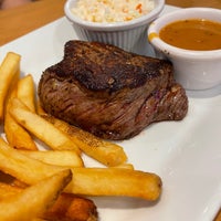Photo taken at Outback Steakhouse by セレステ on 12/6/2020