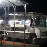 Photo taken at El Gallito Taco Truck by burndive on 2/9/2018