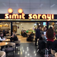 Photo taken at Simit Sarayı by Gulin D. on 11/5/2018