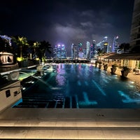Photo taken at Swimming Pool | Mandarin Oriental, Singapore by Peter Ming-Feng L. on 11/1/2022
