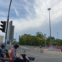 Photo taken at Khlong Tan Intersection Flyover by Sean.T on 4/30/2023