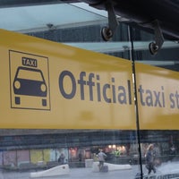Photo taken at Taxi Standplaats Schiphol by Mehmet on 1/24/2018
