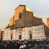 รูปภาพถ่ายที่ Piazza Maggiore โดย Don Z. เมื่อ 7/9/2017
