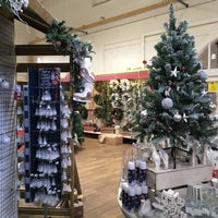 Photo taken at Syon Park Wyevale Garden Centre by Lida S. on 10/12/2018