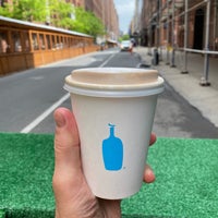 Photo taken at Blue Bottle Coffee by Igor T. on 5/4/2021