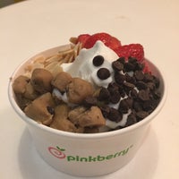 Photo taken at Pinkberry by Carime A. on 11/8/2015