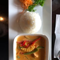 Foto diambil di Acasia Thai Restaurant oleh Larry J. pada 10/5/2020