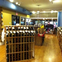 12/20/2012 tarihinde Jill M.ziyaretçi tarafından Salut Wine &amp; Spirits'de çekilen fotoğraf